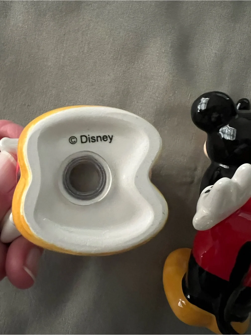 Disney Minnie & Mickey Ceramic Kissing Salt and Pepper Shakers